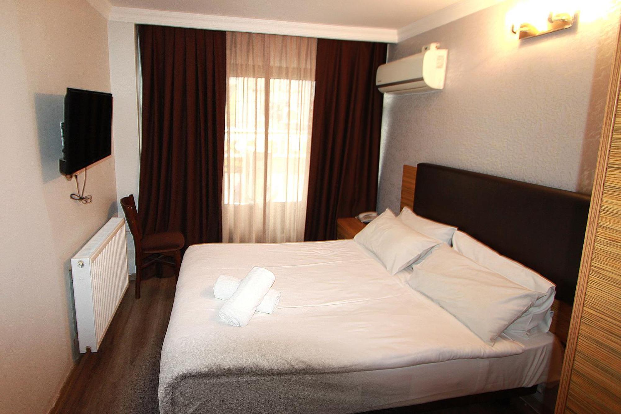 Lyon Hotel Istanbul Exterior photo
